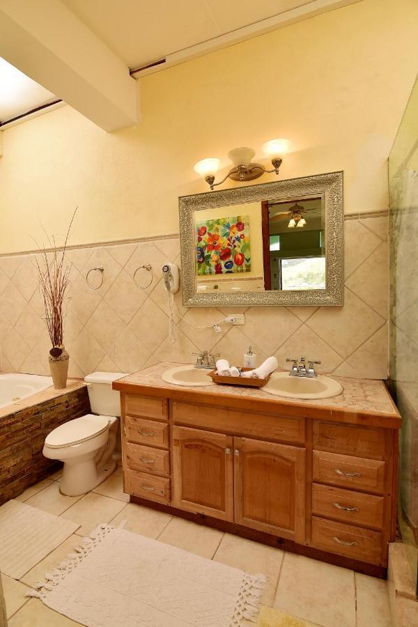 גרוס איילט Beachfront Villa מראה חיצוני תמונה